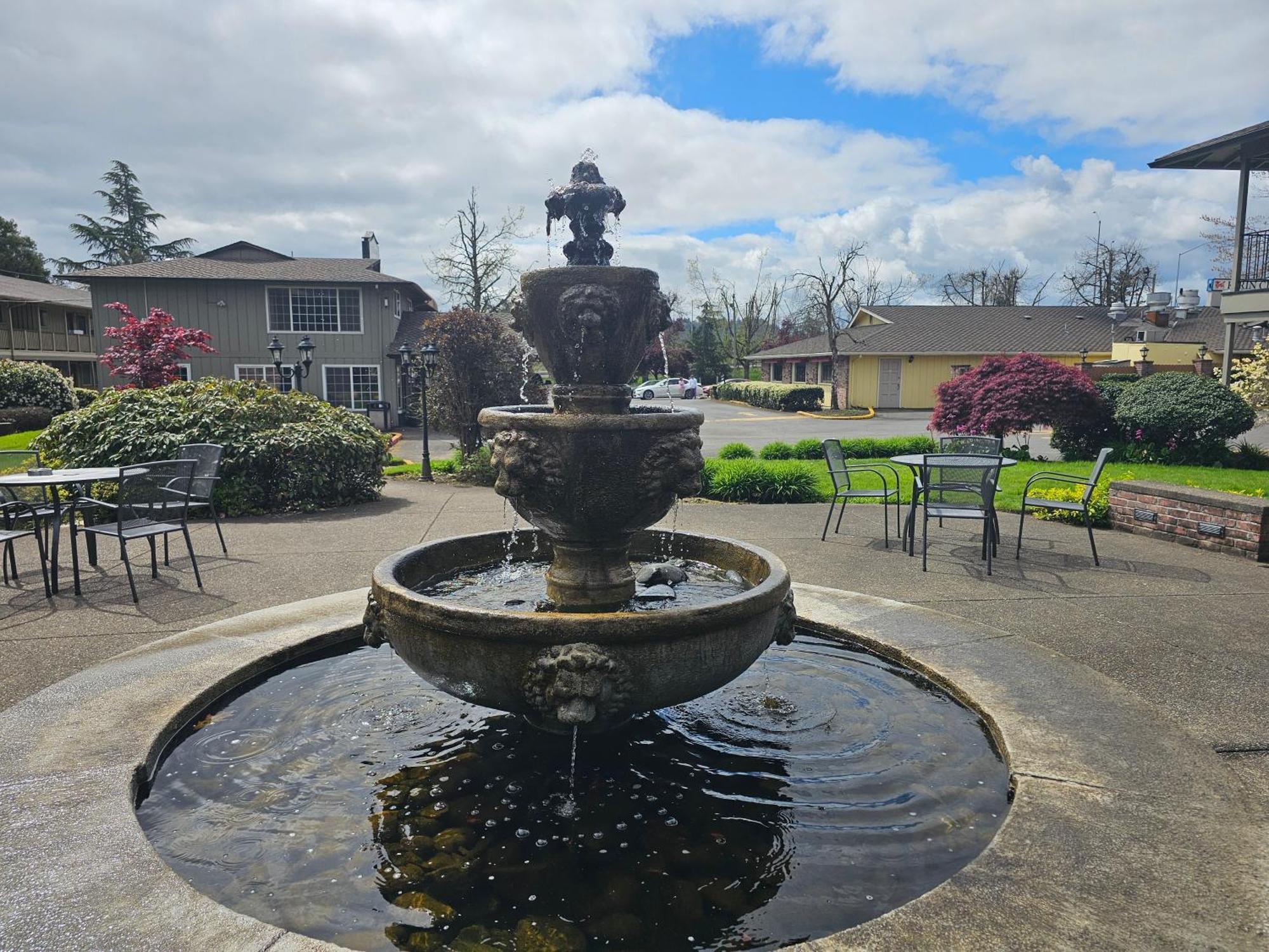 Village 2* Springfield